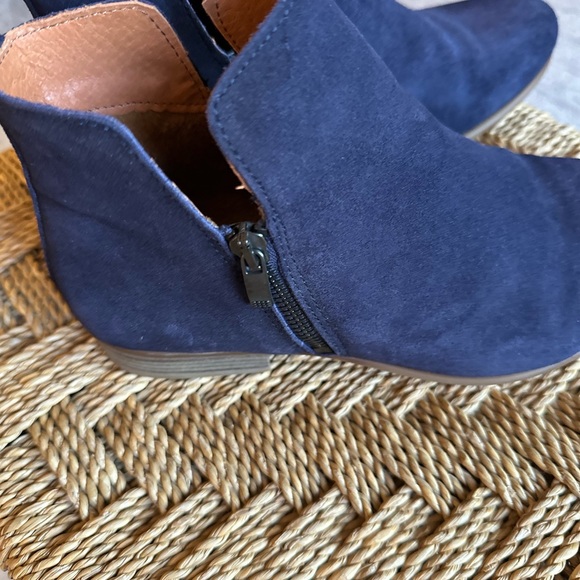 Eric Michael blue suede booties made in Portugal size 39 - Picture 2 of 7
